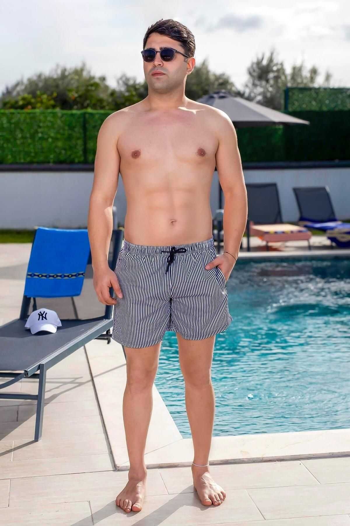 شلوارک ساحلی جیب دار چاپی راهراه ساده مشکی مردانه برند Mayom کد 1720777476