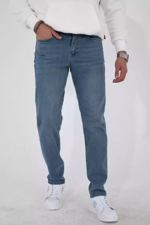 شلوار جین برش راحت متناسب لایکرا کشی آبی مردانه برند HLT JEANS کد 1728402808