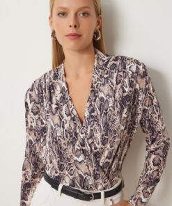 بلوز یقه واتیکانی طرحدار پوست ماری بژ مشکی زنانه برند Happiness İstanbul کد 1730816676