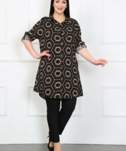 تُنیک بزرگ‌لرنگ زنانه با طرح مشکی و بافت پشمی. کد 1742339471