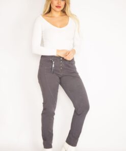 شلوار دکمه‌ای زنانه با پارچه گاباردین و جزئیات کُپ. کد 1742210529