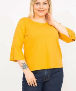 بلوز زنانه بزرگ سایز با پارچه پنبهای و آستینهای تزیینی دکمهدار. کد 1742307367