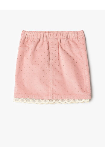 جنس کادفه، دامن با کش در کمر و جزئیات دانتل و از پنبه ساخته شده است. کد 1741803125