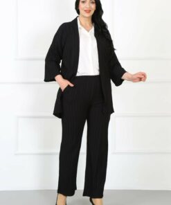 کاپشن بزرگ زنانه از پارچه مشکی چیندار کد 1742317989