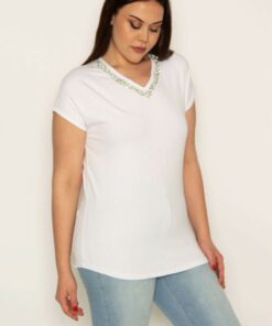 بلوز زنانه بزرگ سایز سفید با یقه V و جزئیات سنگ‌های تزئینی 65n32057 کد 1742181729