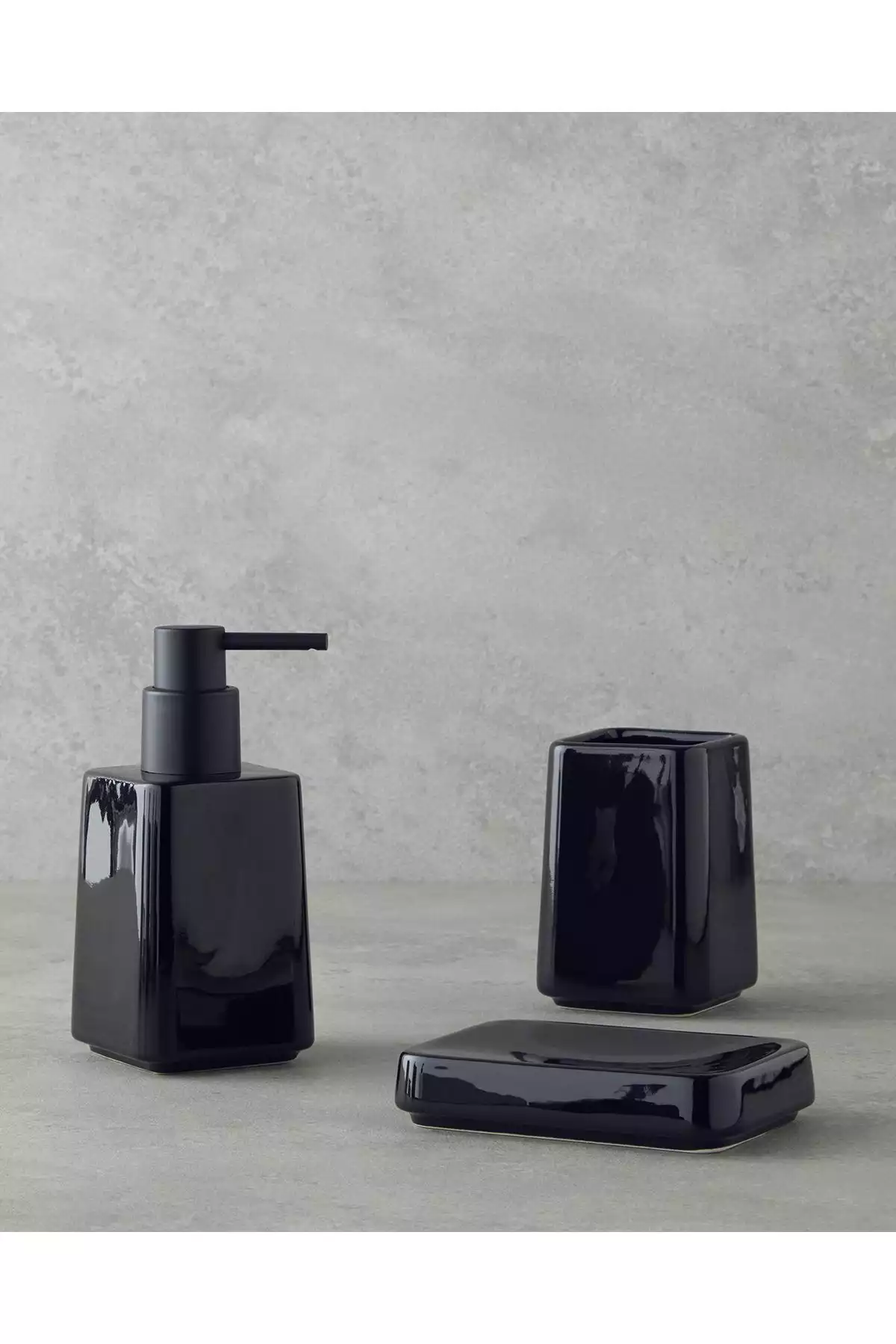 ست سرویس بهداشتی سرامیک مشکی برند English Home کد 1748312846