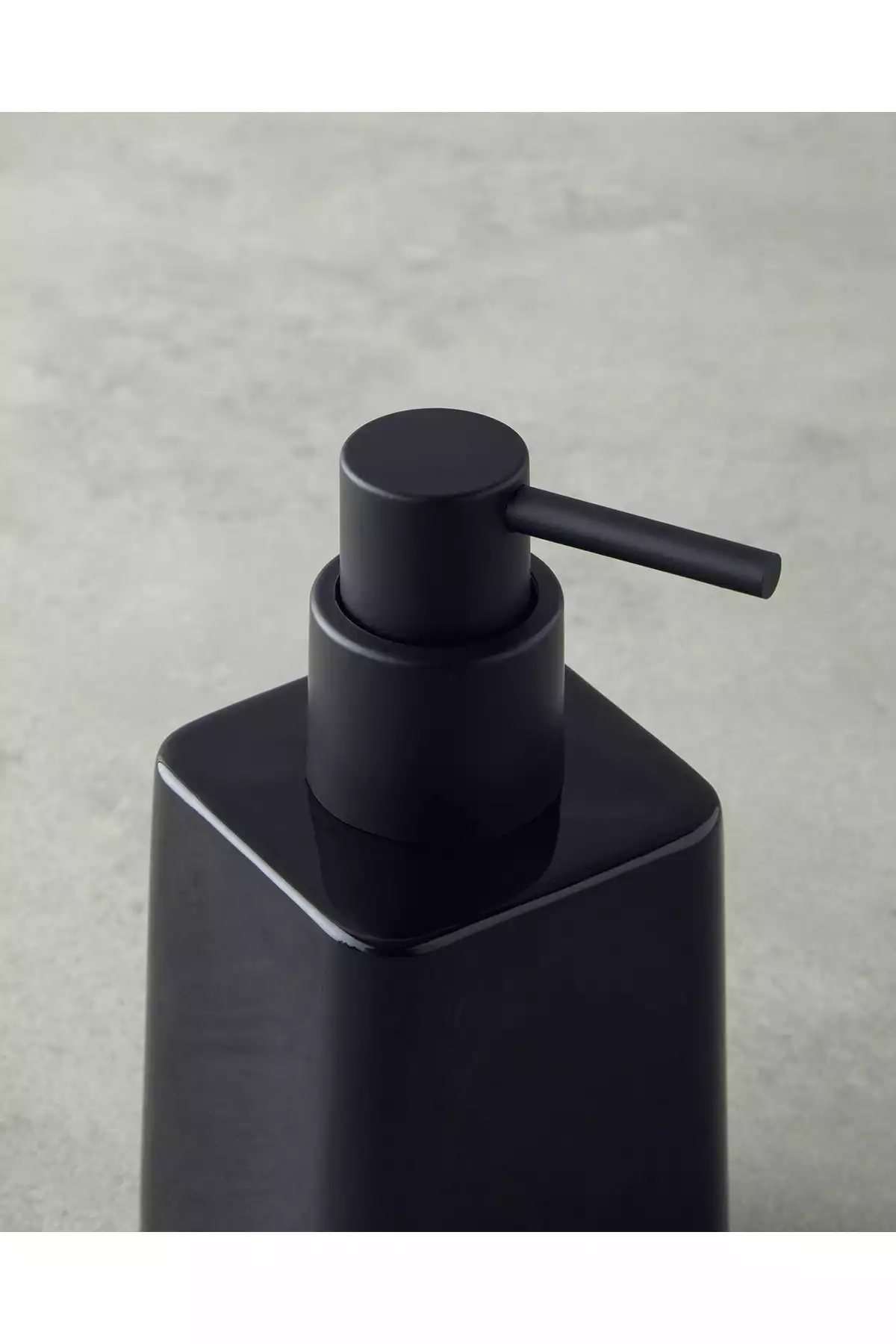 ست سرویس بهداشتی سرامیک مشکی برند English Home کد 1748312846