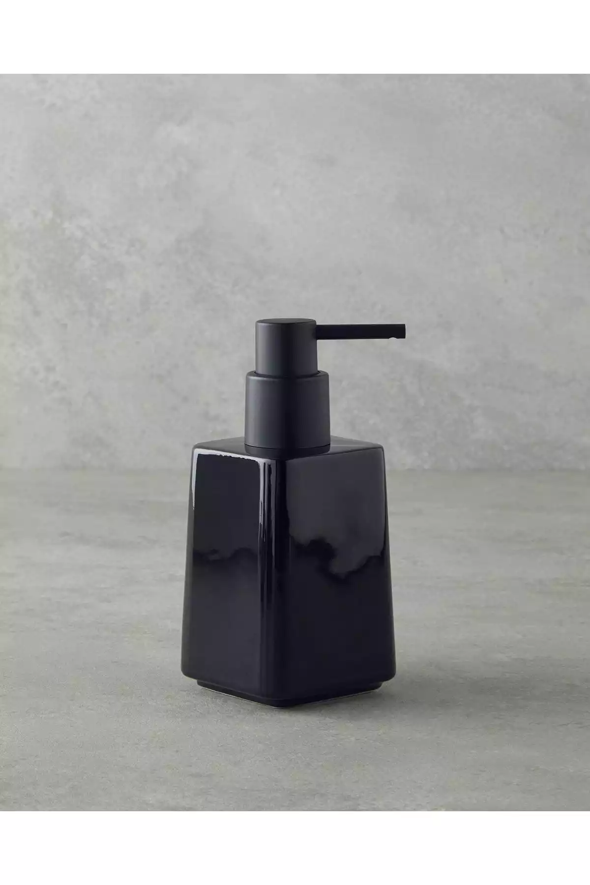 ست سرویس بهداشتی سرامیک مشکی برند English Home کد 1748312846