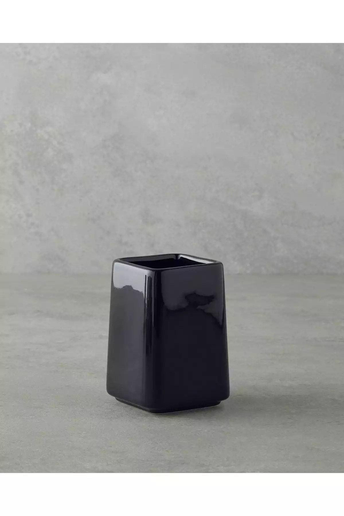 ست سرویس بهداشتی سرامیک مشکی برند English Home کد 1748312846