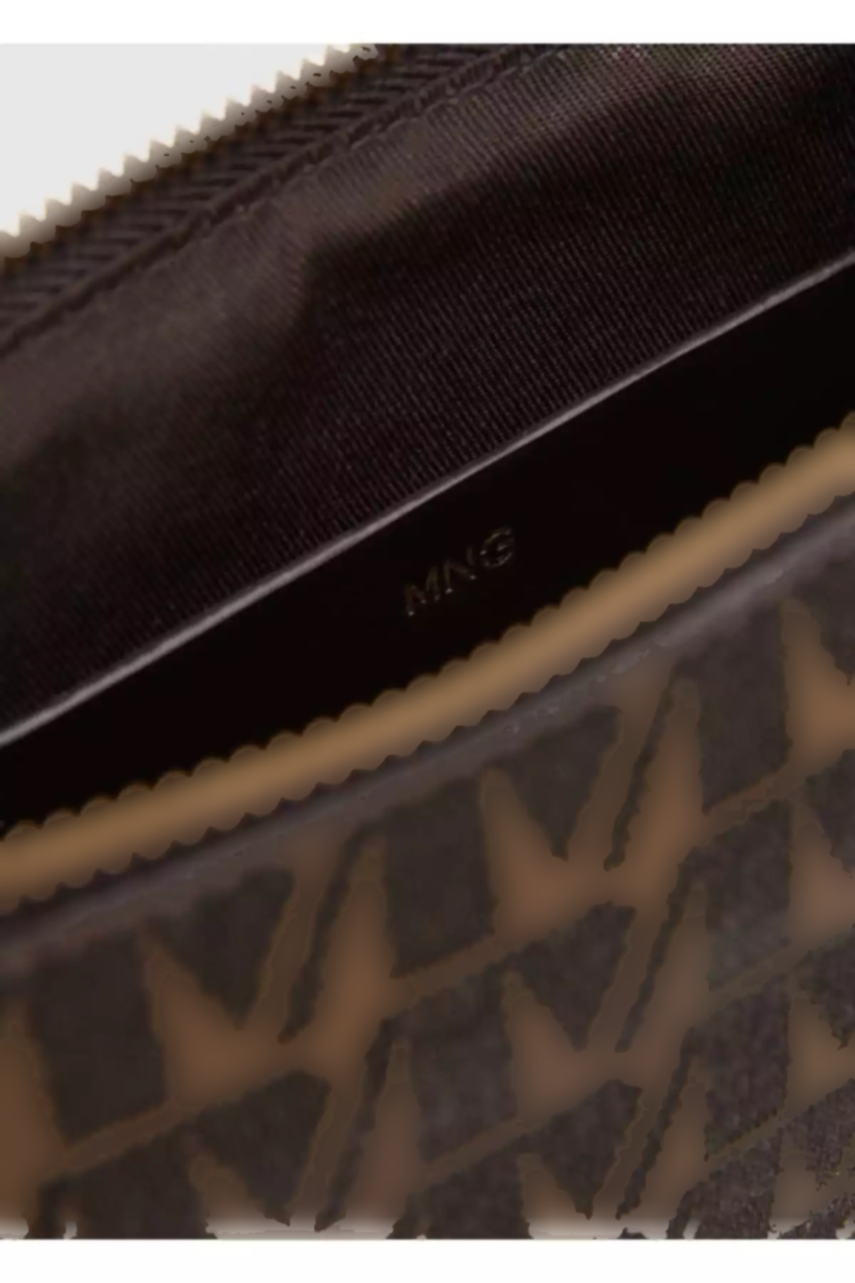 آرم طرح زنجیردار طرحدار کیف برند MANGO کد 1749912742