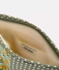 کیف لوازم آرایش پارچه طرح‎دار برند Pull & Bear کد 1749660142