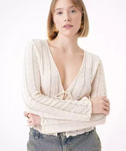 بافتنی طناب گرهدار طرحدار یقه هفت وانیلی استاندارد زنانه برند CHUBA کد 1753695669
