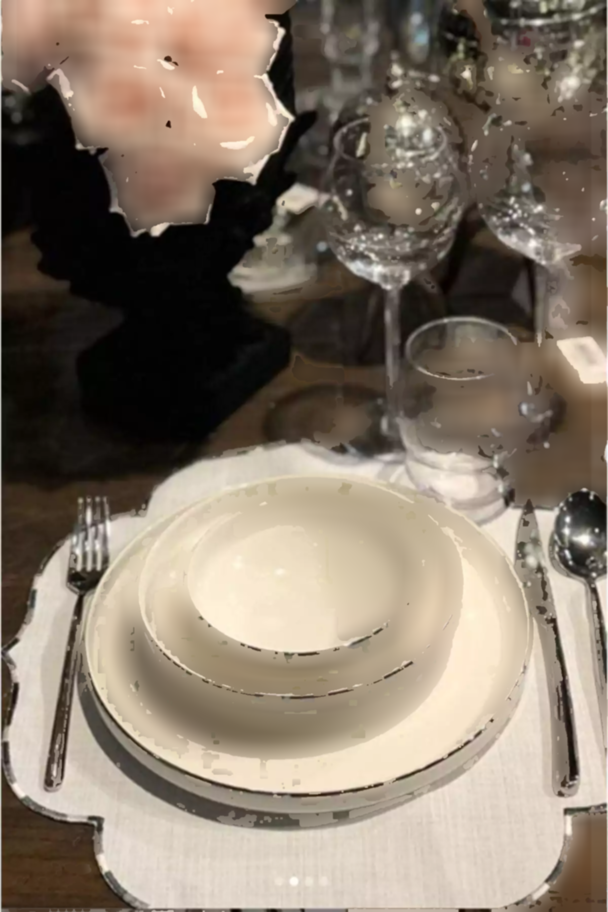 سرویس غذاخوری چینی 24تکه 6نفره نقره ای برند decovien کد 1753907585