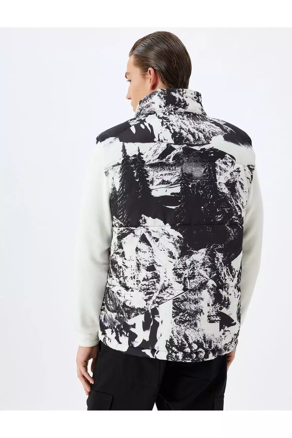 جلیقه اسلیم فیت طرحدار یقه ایستاده پفدار زیپدار برند Koton کد 1753305732