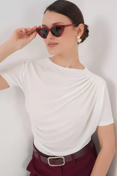 بلوز 945سفید آستین کوتاه طرح‎دار چیندار برند Bigdart کد 1753597390