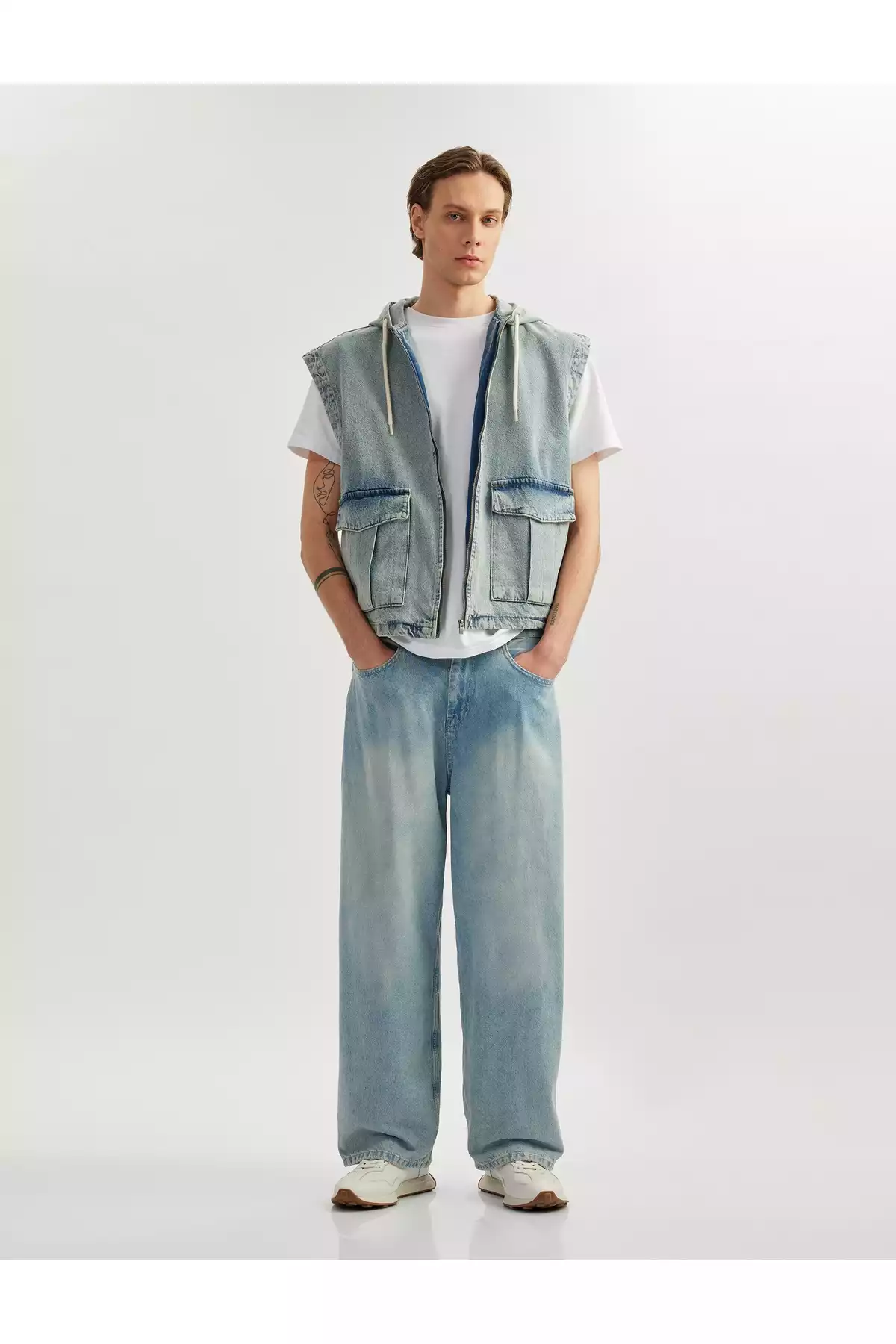 جلیقه گشاد جیب دار کلاهدار پنبه ای بدون آستین دربدار جین زیپدار برند Koton کد 1753278073