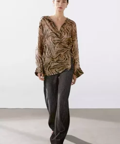 کیمونو دکمهدار جاکاردار نگین دار براق راحت برند Massimo Dutti کد 1752758827