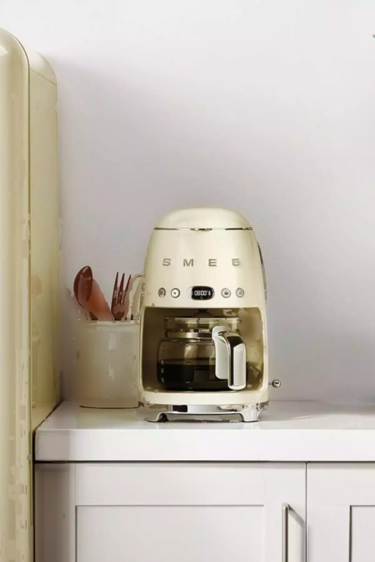 دستگاه قهوهساز کرم سبک برند Smeg کد 1753486393