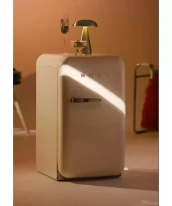 کرم کوچک در یخچال یکدست سبک برند Smeg کد 1753486388