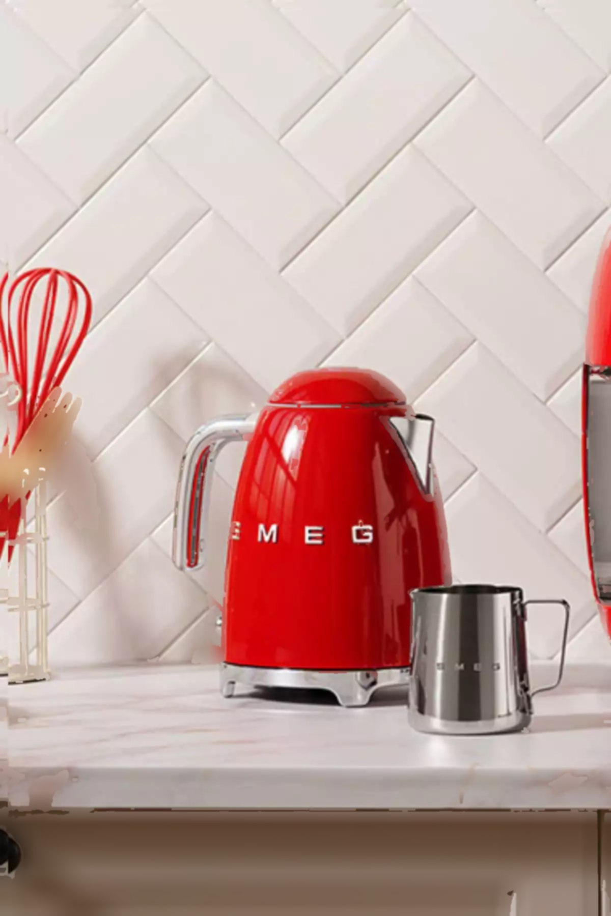 کتری قرمز یکدست سبک برند Smeg کد 1753490465