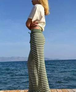 بافتنی طرح‎دار راه‎راه پاچه اسپانیایی سبز-سفید شلوار زنانه برند CHUBA کد 1753690987