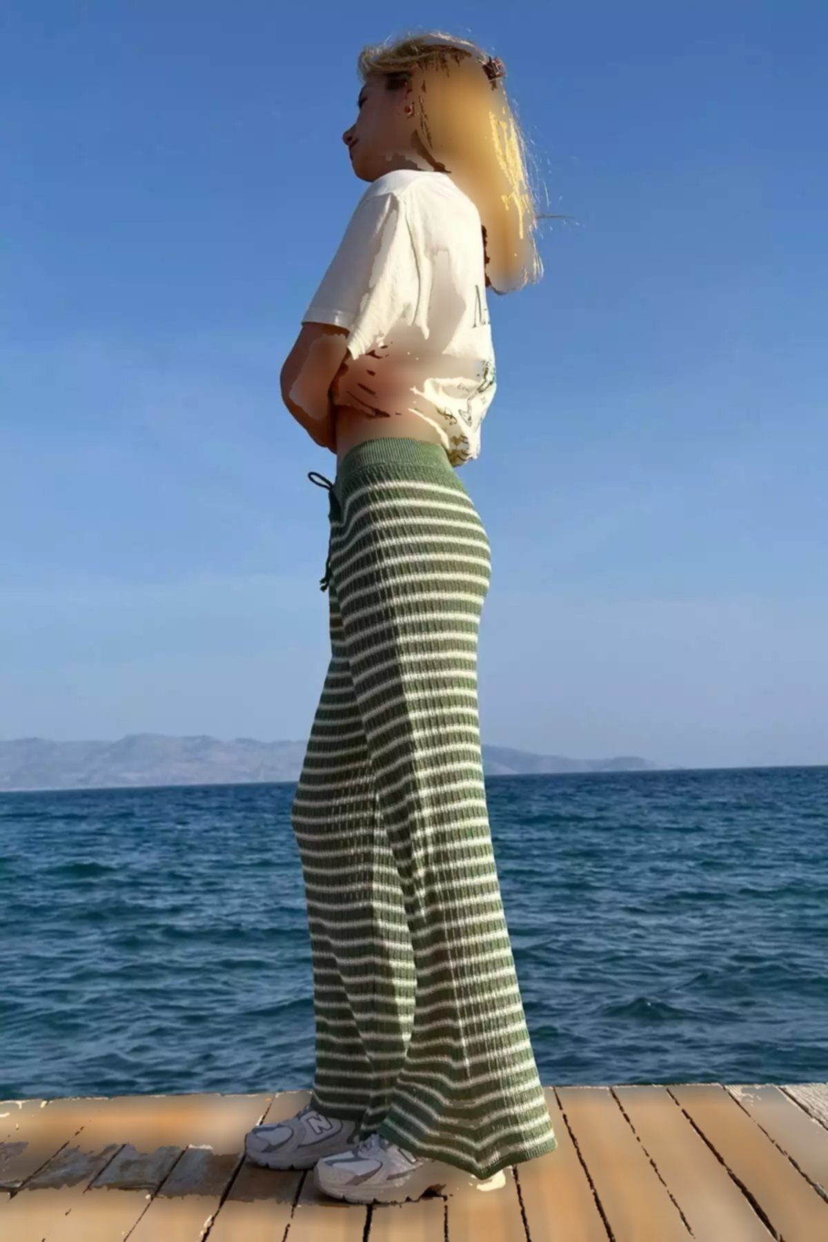 بافتنی طرحدار راهراه پاچه اسپانیایی سبز-سفید شلوار زنانه برند CHUBA کد 1753690987