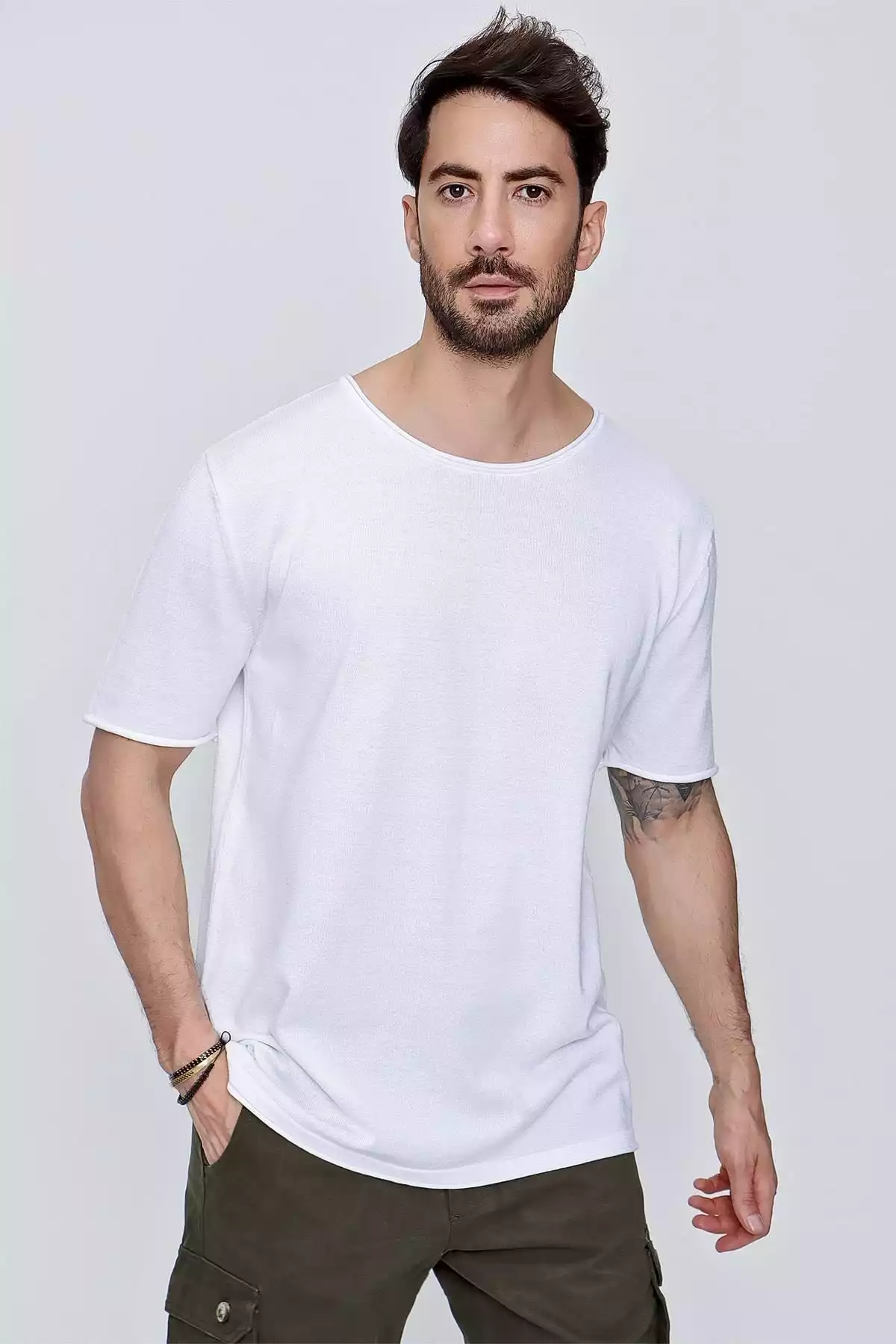 تیشرت بافتنی لخت پنبه ای یقه گرد سفید مردانه برند CHUBA کد 1753698663