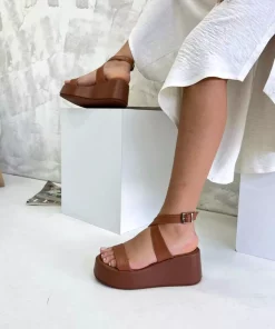 صندل لژدار پوست شتری زنانه برند inizio کد 1753715533