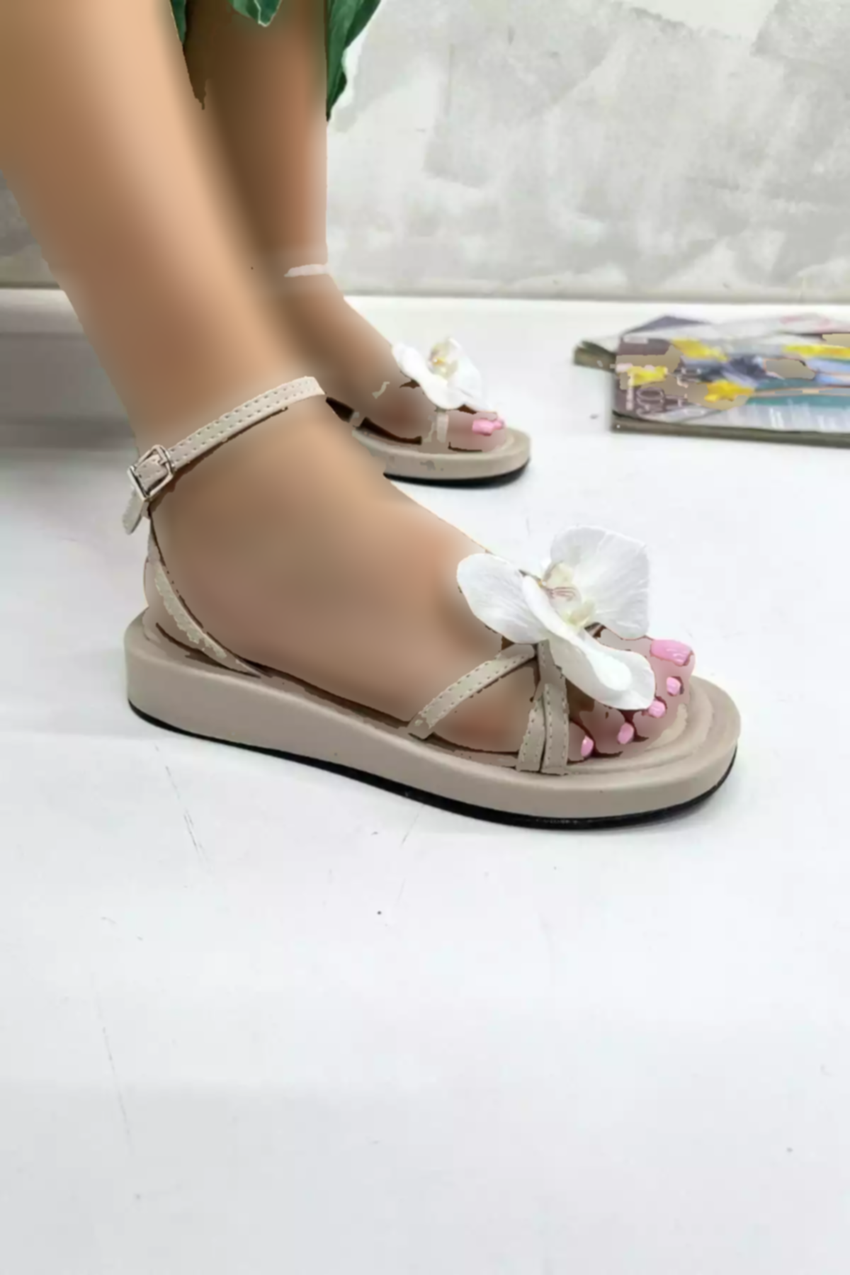 صندل ساده کف گلدار بژ زنانه برند inizio کد 1753719071