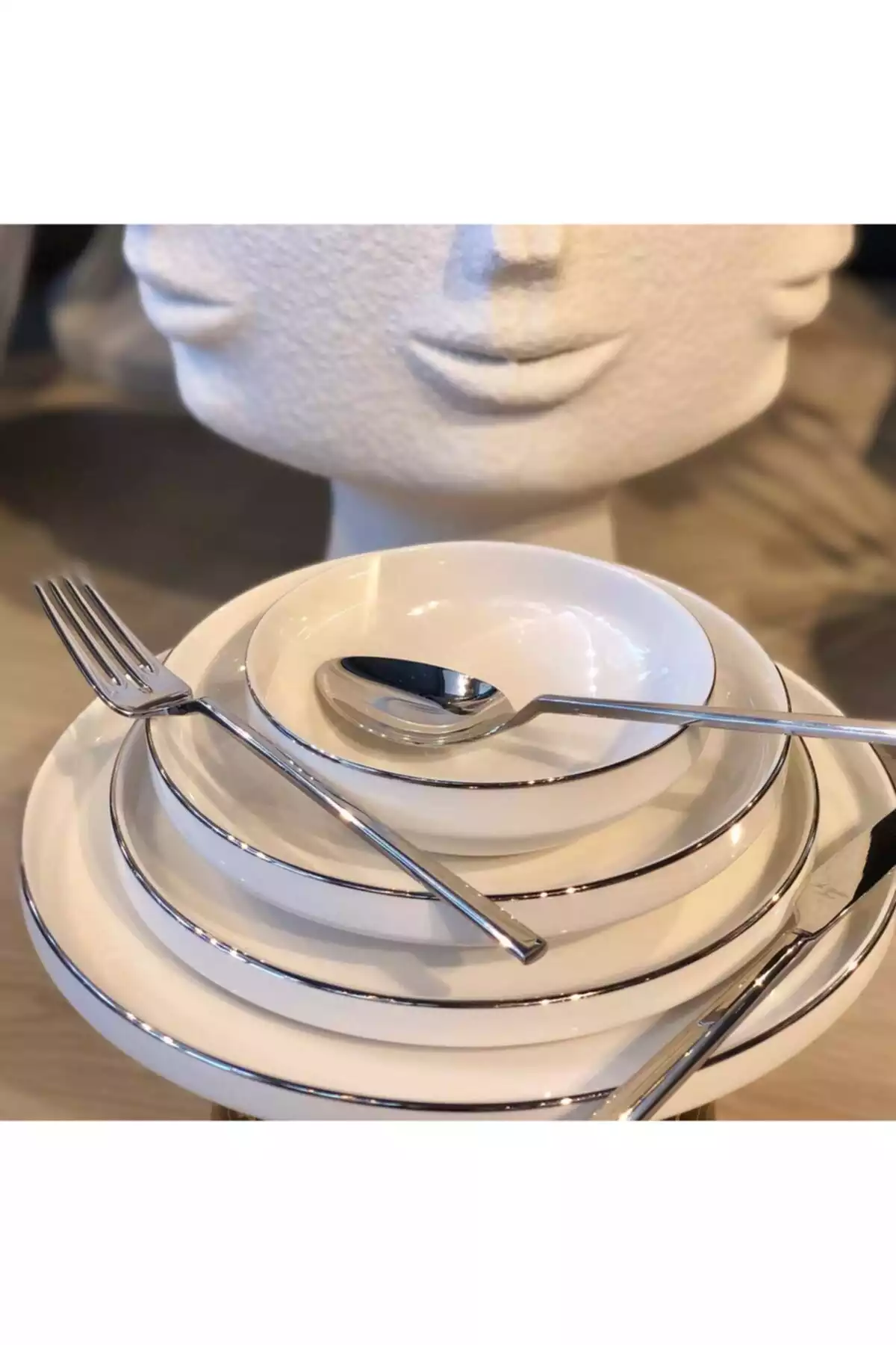 سرویس غذاخوری چینی 24تکه 6نفره نقره ای برند decovien کد 1753907585