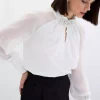 بلوز اکسسوار دار یقه شیری برند Sateen کد 1753346523