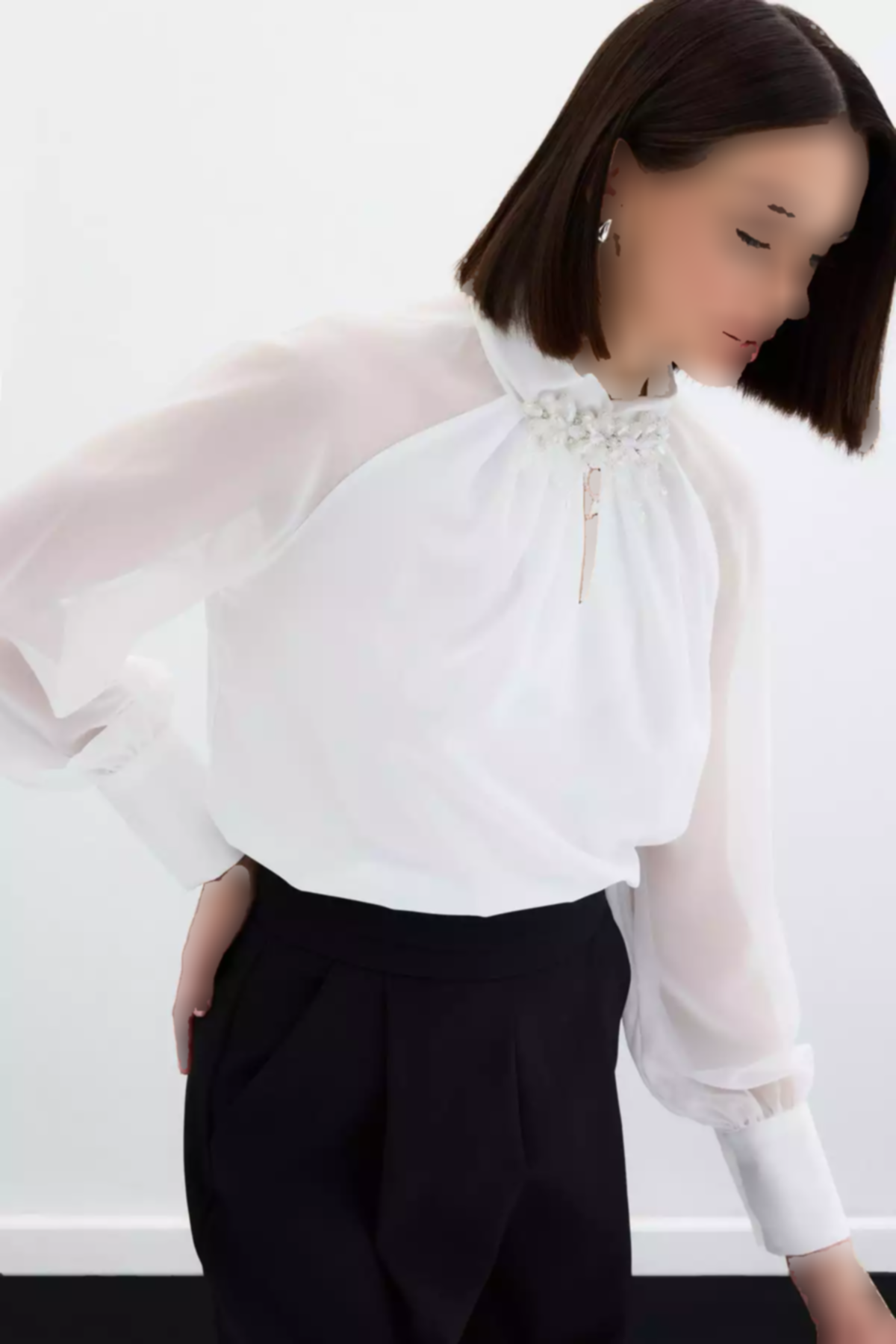 بلوز اکسسوار دار یقه شیری برند Sateen کد 1753346523
