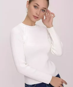 پلیور بافتنی یقه گرد شیری زنانه برند CHUBA کد 1753699272