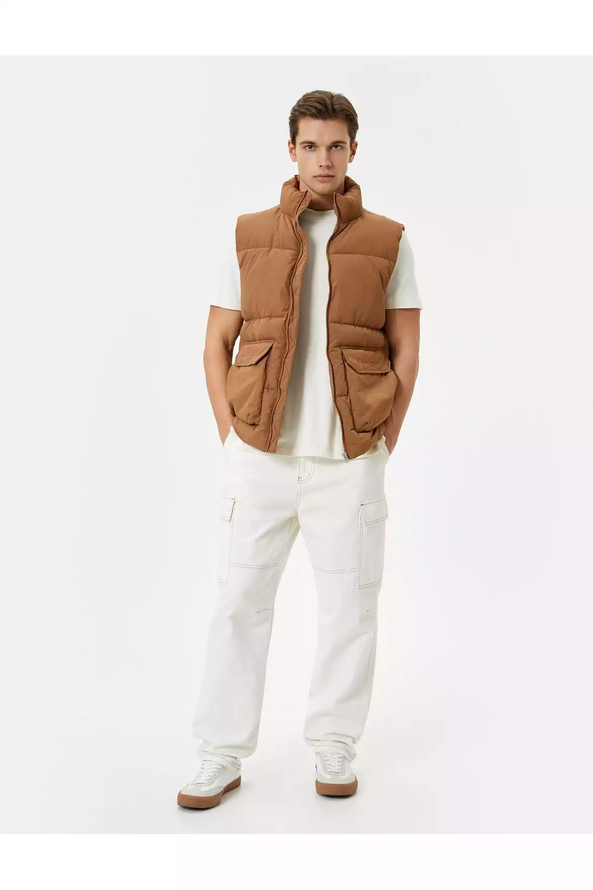 جلیقه طرحدار جیبدار دربدار یقه ایستاده پفدار زیپدار برند Koton کد 1753305783