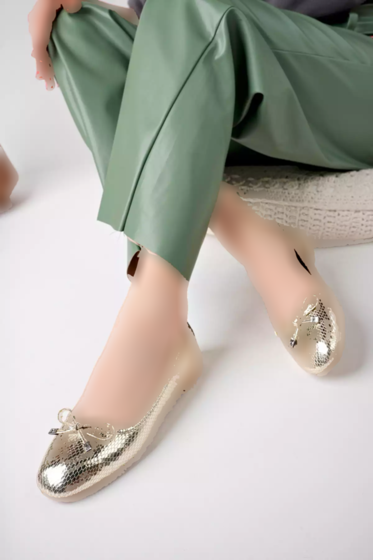 کفش عروسکی پوست ارتوپدیک کف نرم سبک پاپیونی رنگ طلایی چرم زنانه برند StWenn کد 1753608124