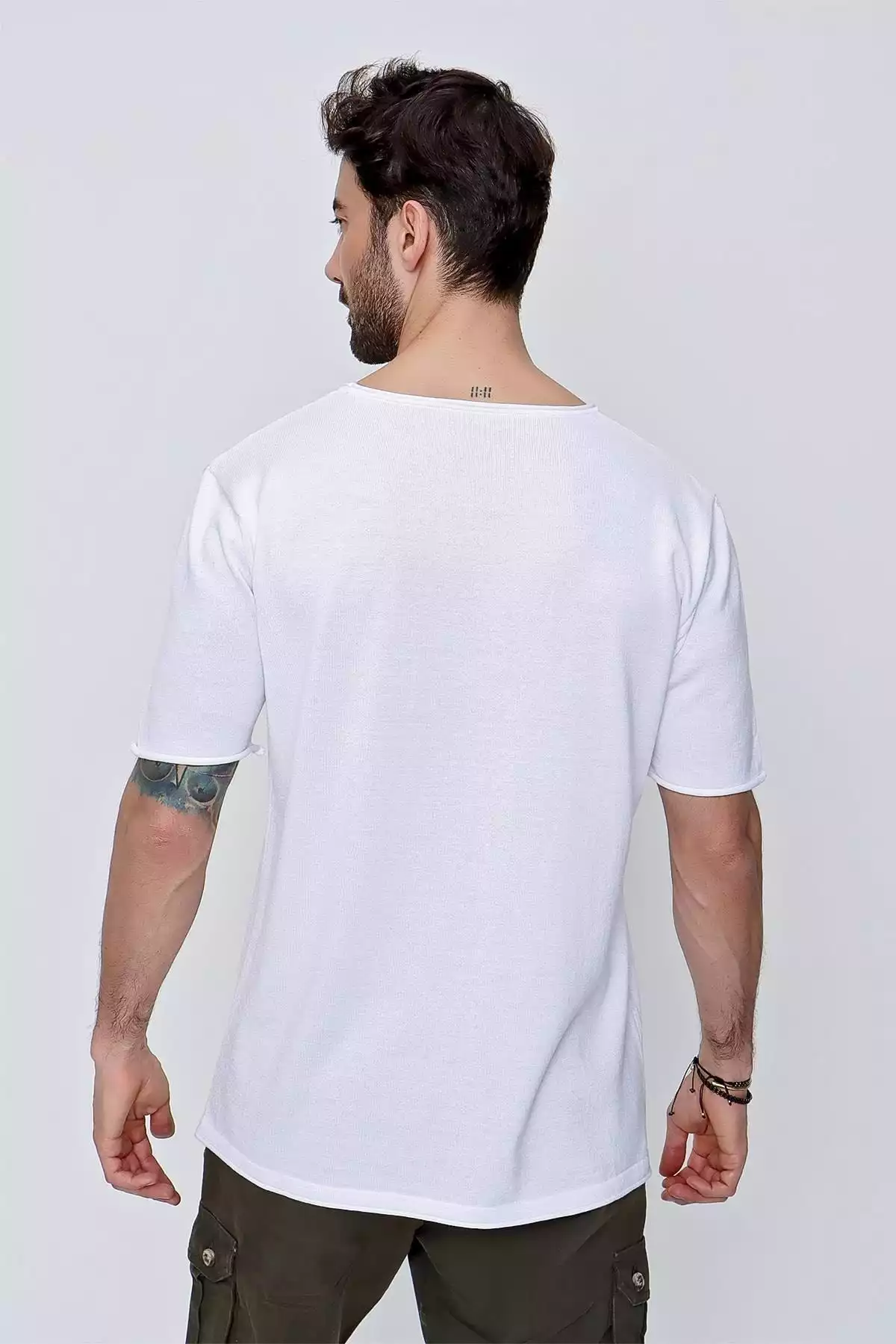 تیشرت بافتنی لخت پنبه ای یقه گرد سفید مردانه برند CHUBA کد 1753698663