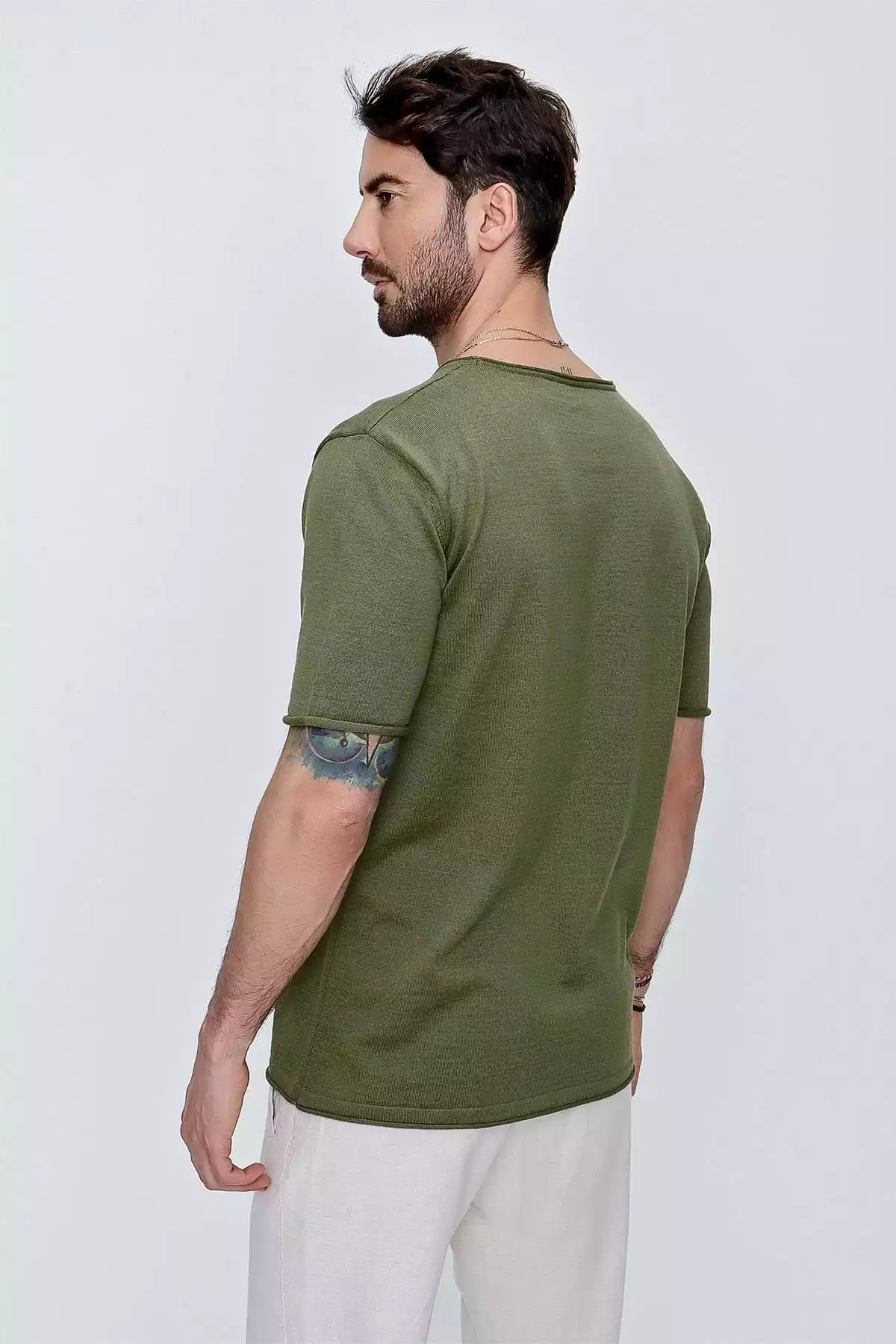 تیشرت بافتنی لخت پنبه ای یقه گرد یشمی مردانه برند CHUBA کد 1753696268