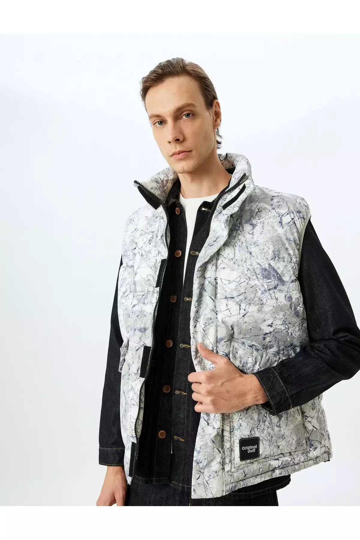 جلیقه اسلیم فیت پفدار یقه ایستاده طرحدار زیپدار برند Koton کد 1753310470