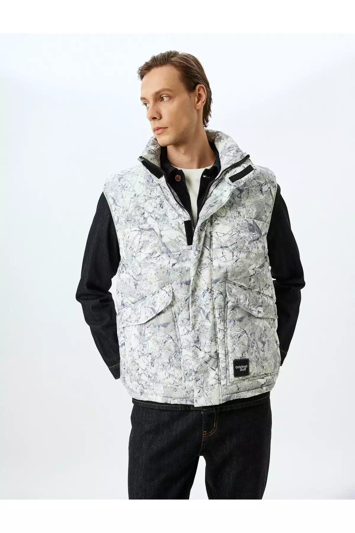 جلیقه اسلیم فیت پفدار یقه ایستاده طرحدار زیپدار برند Koton کد 1753310470