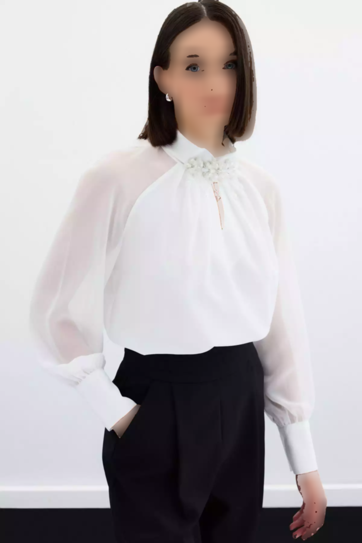 بلوز اکسسوار دار یقه شیری برند Sateen کد 1753346523