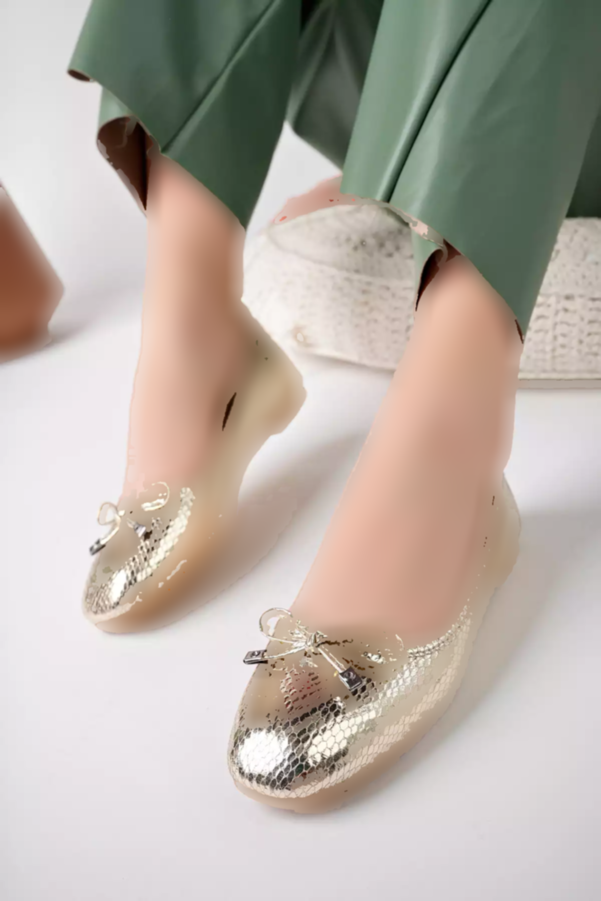 کفش عروسکی پوست ارتوپدیک کف نرم سبک پاپیونی رنگ طلایی چرم زنانه برند StWenn کد 1753608124