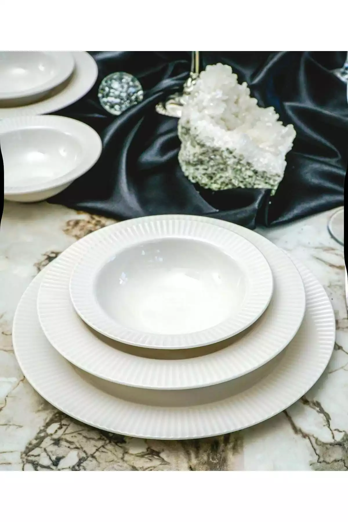 سرویس غذاخوری چینی 24تکه 6نفره برند decovien کد 1753907532