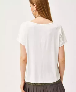 بلوز خفاشی طرحدار شیری زنانه برند Olalook کد 1753669929