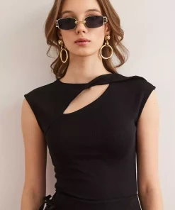 بلوز مودال پنبه طرحدار دوشی دکولته قطره ای مشکی زنانه برند Olalook کد 1753669872