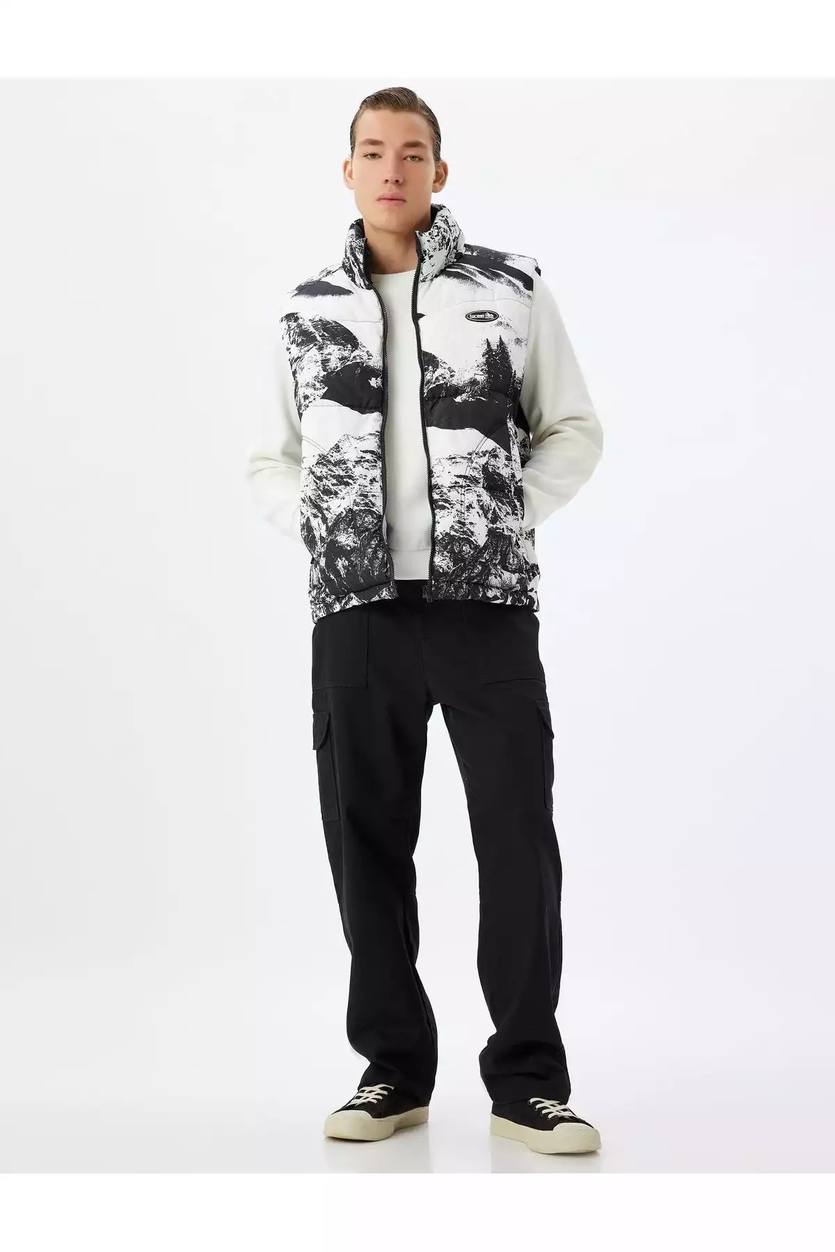 جلیقه اسلیم فیت طرحدار یقه ایستاده پفدار زیپدار برند Koton کد 1753305732