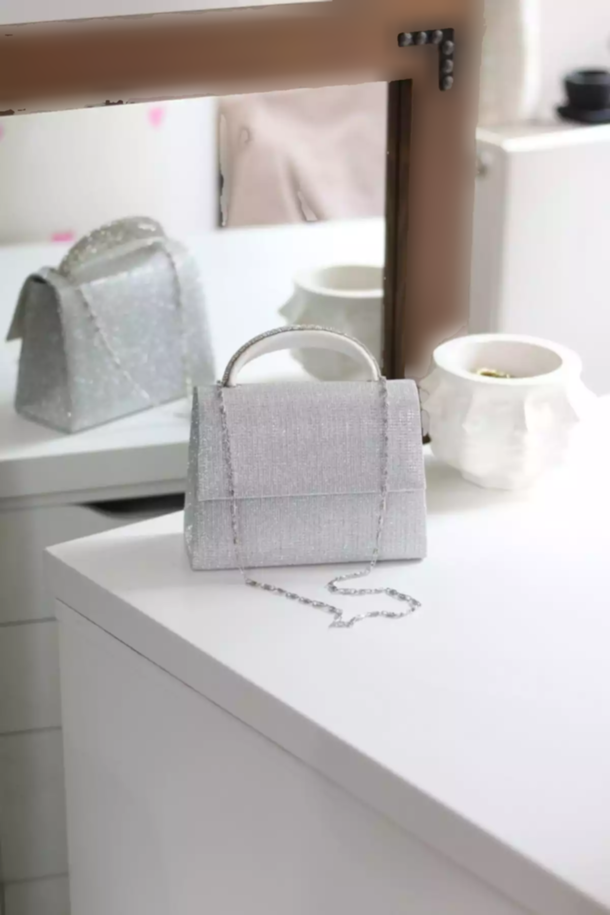 کیف دوشی مجلسی طرحدار اکریلیکی نقره ای زنانه برند Moom Bag کد 1758397266