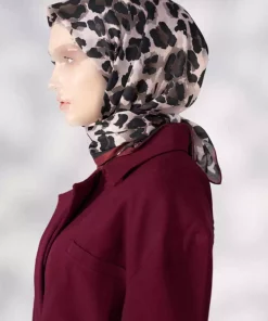 روسری طرح پلنگی زرشکی برند Madame Polo کد 1757935869