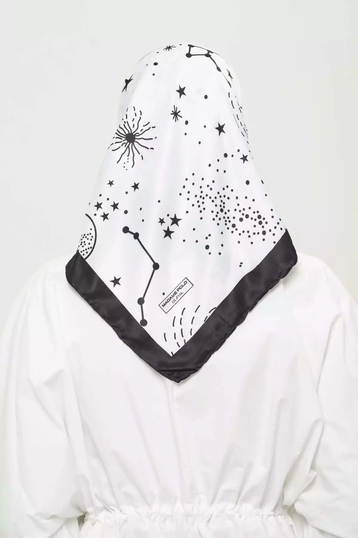 روسری لیز نمیخورد روزانه طرحدار چند رنگ غیر کریستالی دیجیتال برند Madame Polo کد 1757934723