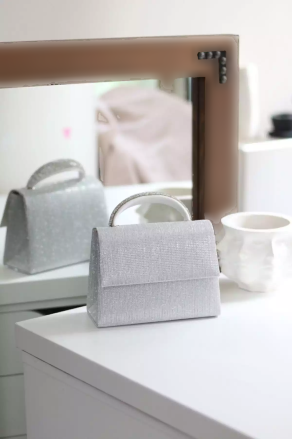 کیف دوشی مجلسی طرحدار اکریلیکی نقره ای زنانه برند Moom Bag کد 1758397266