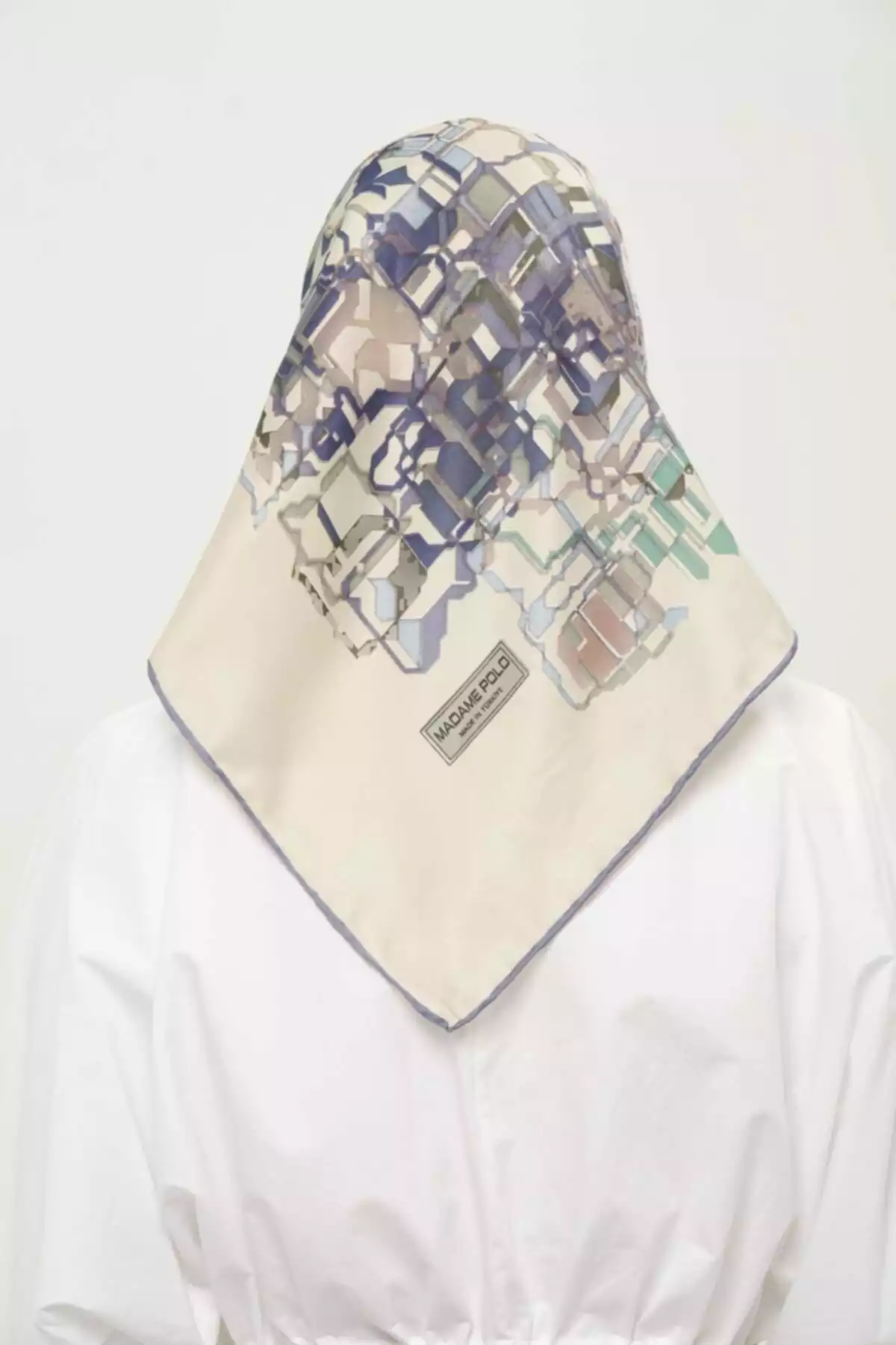 روسری لیز نمیخورد روزانه طرحدار چاپی چند رنگ غیر کریستالی برند Madame Polo کد 1757930654